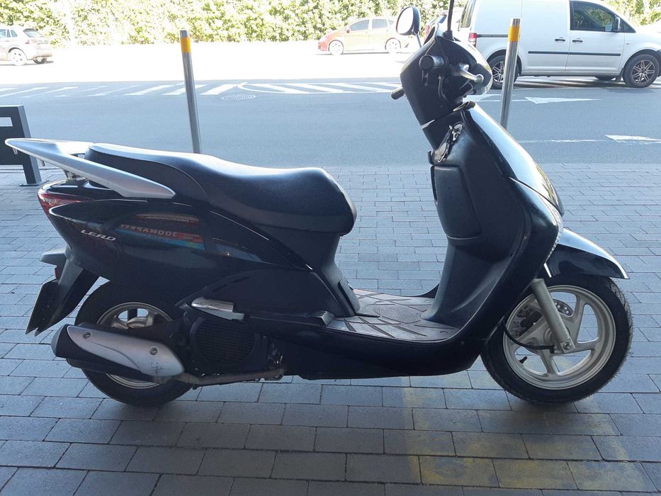 Скутер  Honda Lead 110