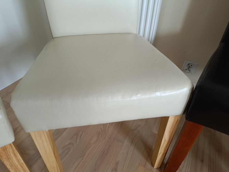 4 Krzesla stołki z Eco skóry