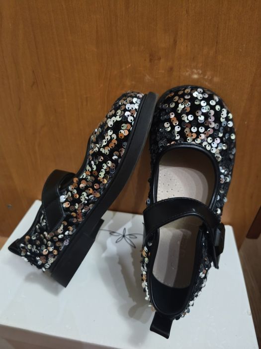 Продам святкові туфлі для дівчинки