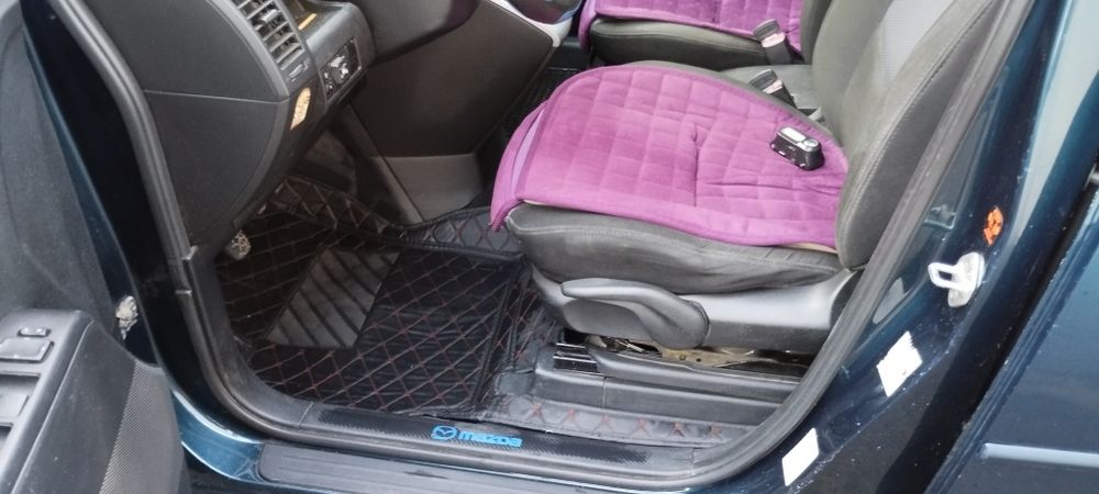 Автомобіль Mazda 5, 2006 року