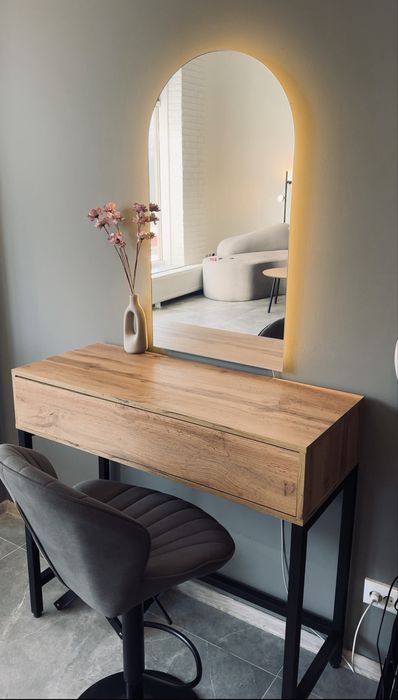 Продам кушетку и мебель ддя визажиста  в идеальном состоянии