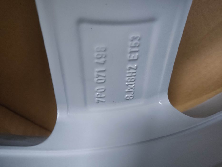 Felgi aluminiowe NOWE AUDI Q7 VW TUAREG 5x130 18 8j et53 możliwa wysył