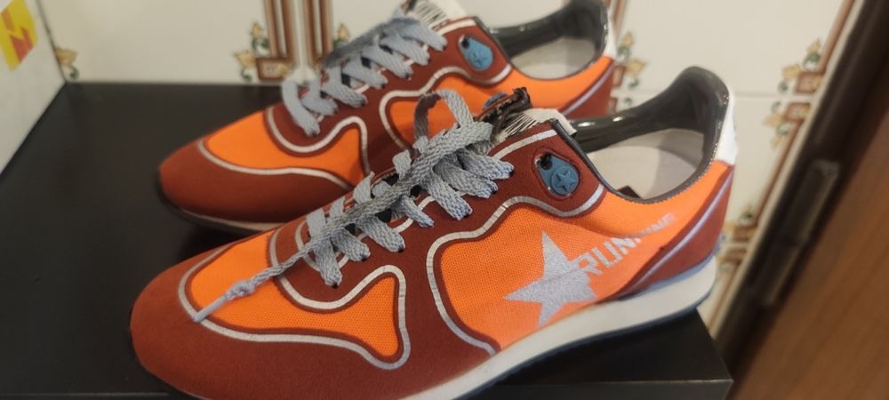 Golden goose, running