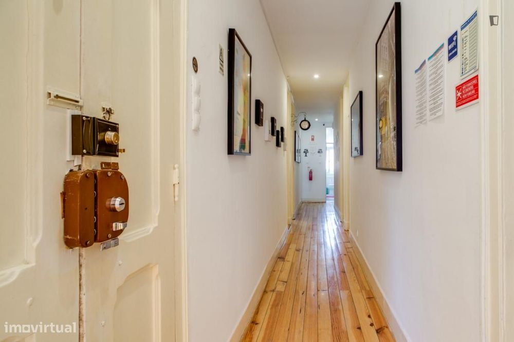 Quarto - localizado em Arroios Lisbon