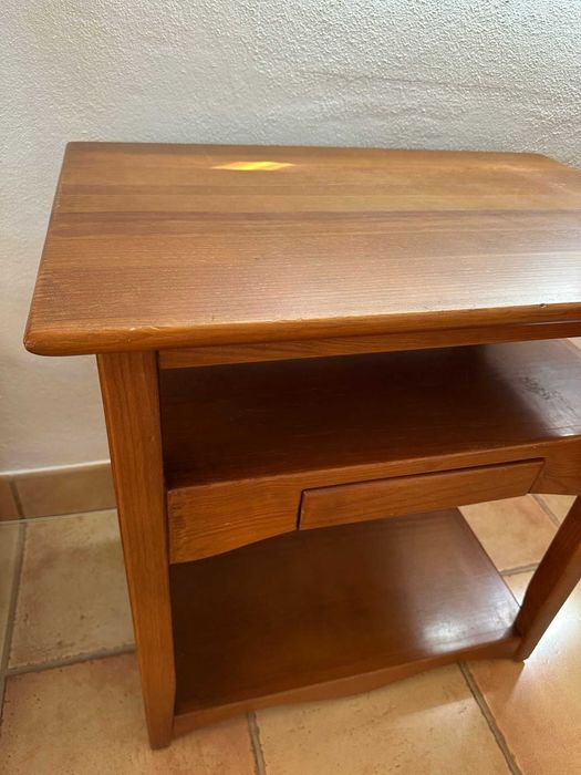 Mesa de Madeira Maciça com Rodas – Durável e Funcional