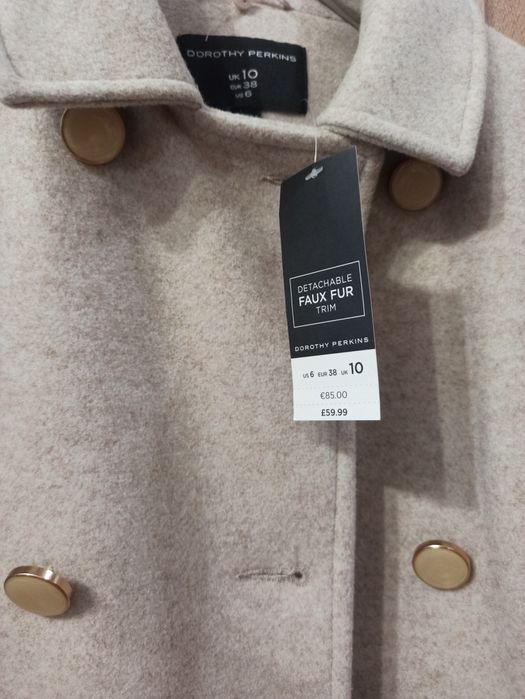 Жіноче  нове весняне пальто бежевого кольору