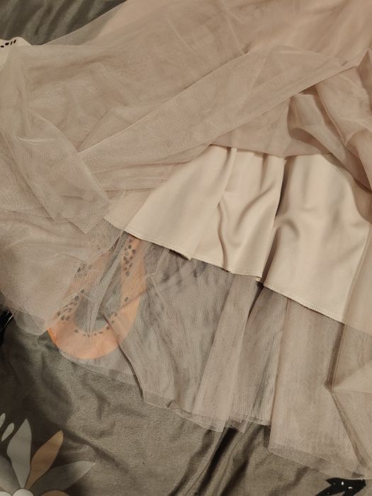 Sukienka beżowa długa