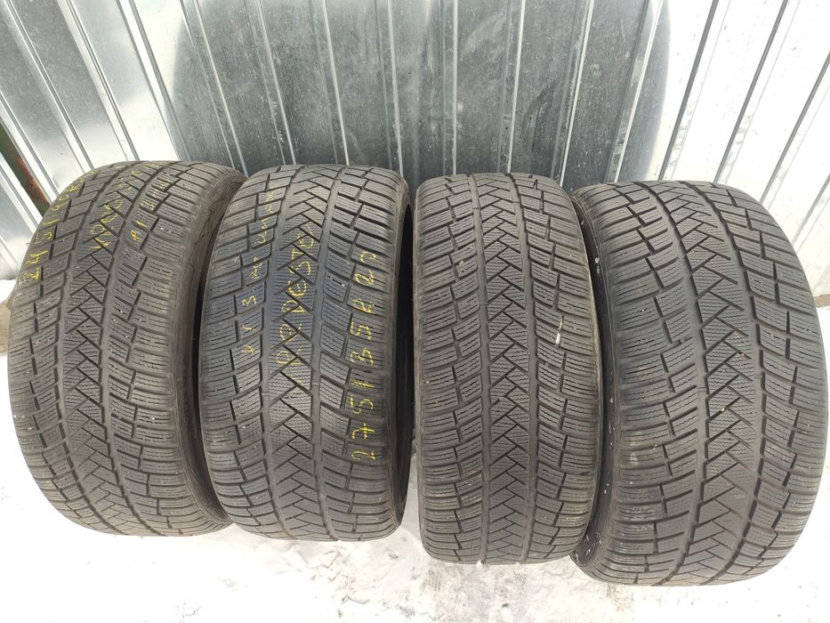 Продам гуму R20  245/40-275/35 vredestein різноширокі