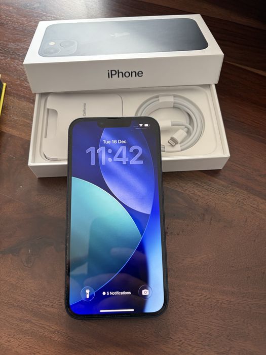 Apple Iphone 13 + Spigen Case + Pelicula de Vidro