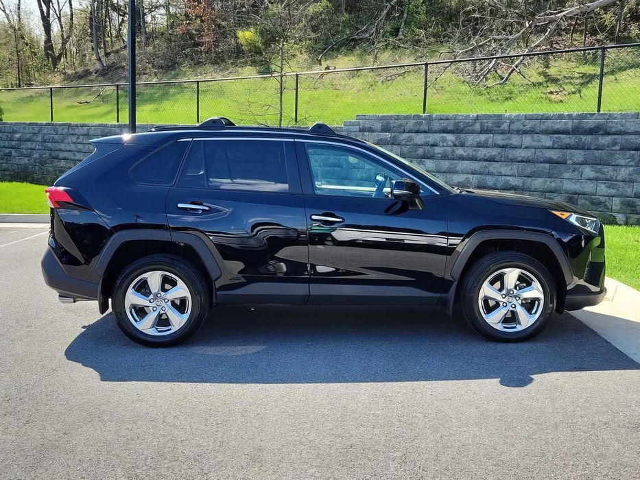 Toyota RAV4 Limited      2021