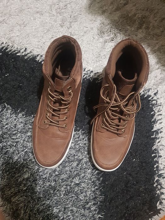 Vendo botas castanhas, N.42
N.42