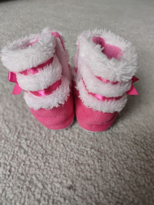 Buciki niechodki dla dziewczynki