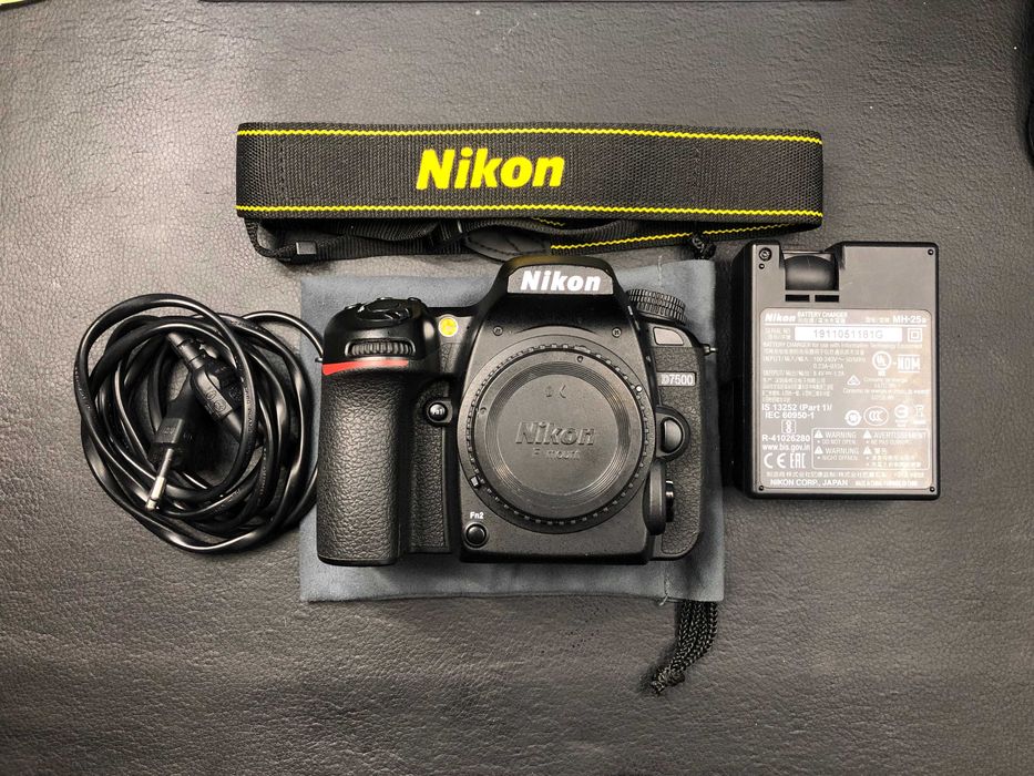 Фотоапарат Nikon D7500 (пробіг 3365) + флешка 32Гб + чохол
