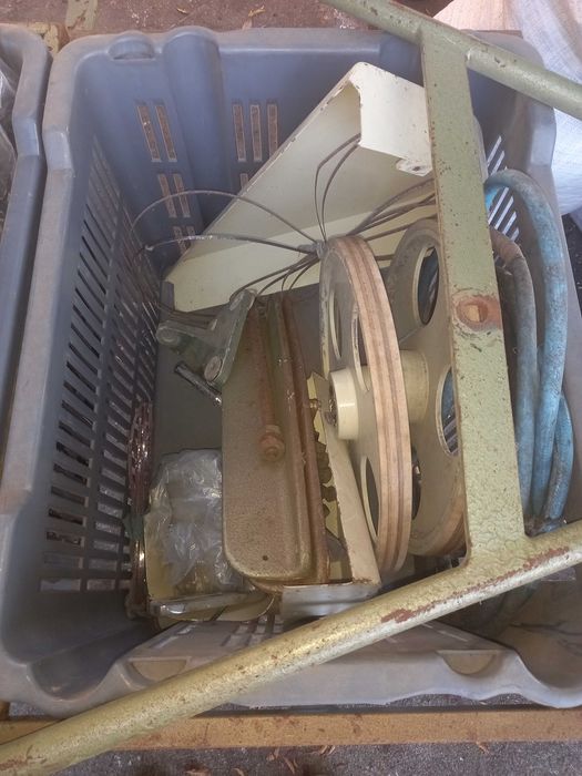 Cesto com transportador ferro e rodas