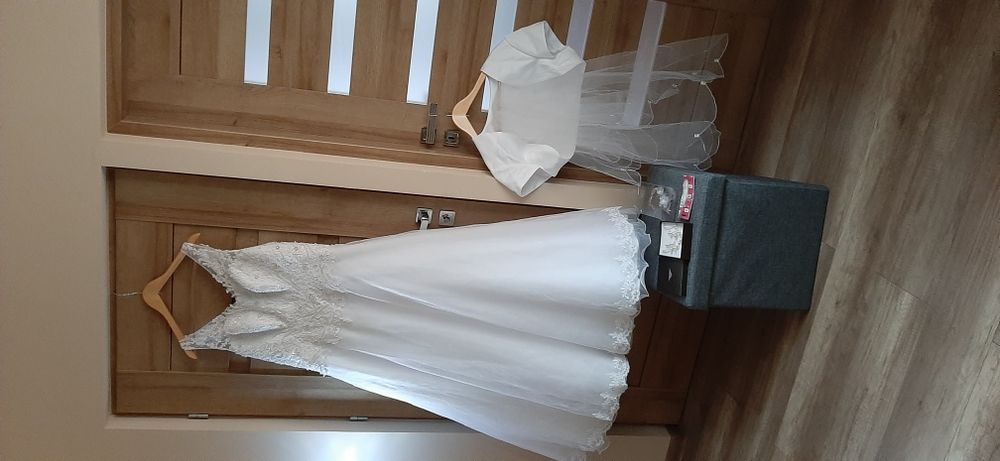 Suknia Ślubna Adesso r.42/44 + bolerko, biżuteria, welon itp.