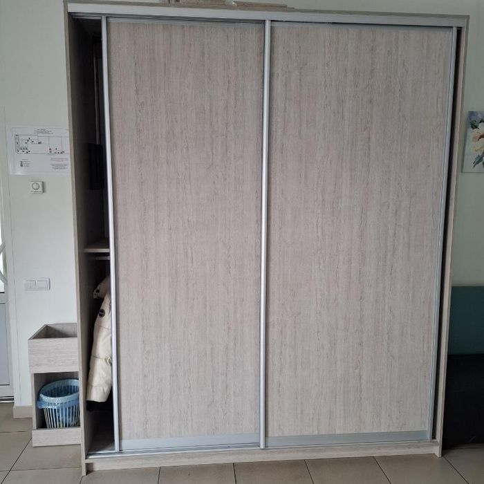 Шкаф б/у у гарному стані