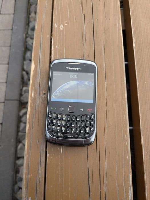 Продам Blackberry 9300
