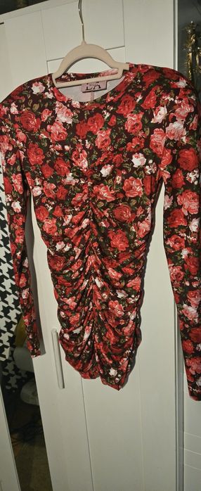 Śliczna sukienka LaMilla