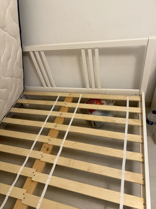 Cama casal em madeira