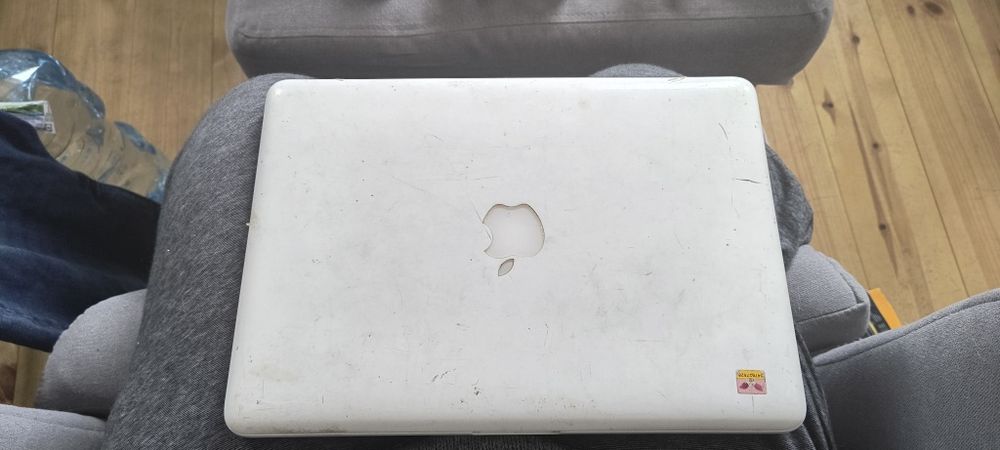 MacBook White A1342 (2009) | Na części | Bez dysku i ładowarki