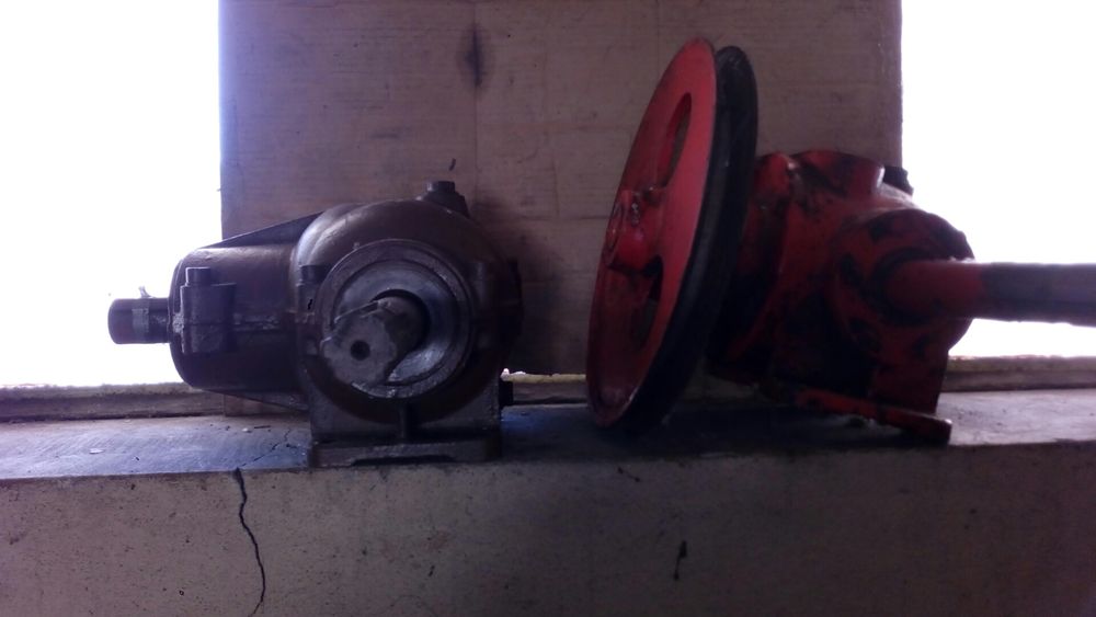 Duas caixas redutoras em semi novas