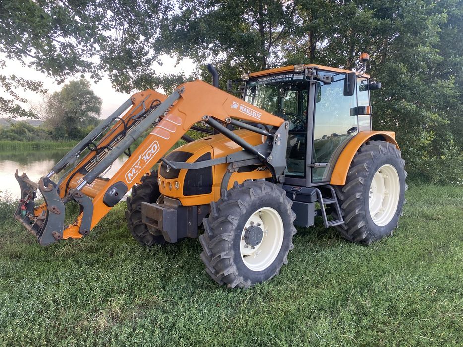 Traktor RENAULT CELTIS 446 RC . TUR . Sprowadzony . Mechaniczny
