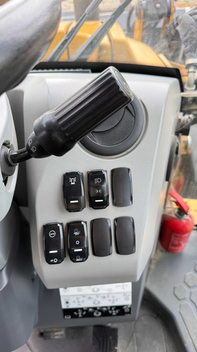 CAT 432 (2020 р.) – ідеальний стан – 5859 м/г – доставка з Польщі