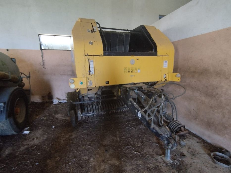 Enfardadeira de rolos BR740A