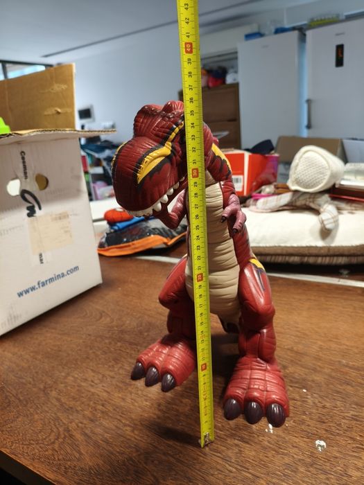 Dinossauro com 30cm