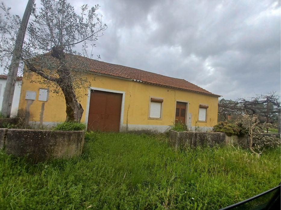 Vende-se 3 terrenos com casa e posibilidade de contricão