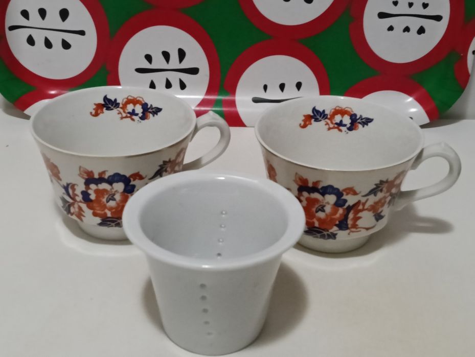 Duas belas chávenas de porcelana inglesa