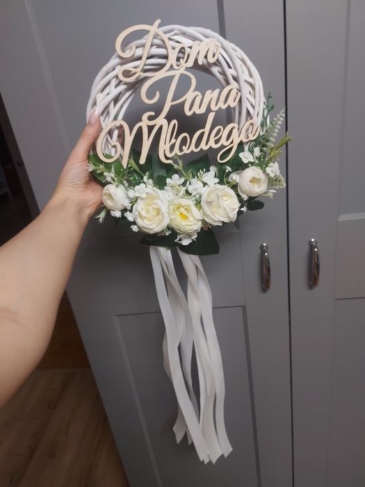 Wianki na drzwi, Dom Panny Młodej, Dom Pana Młodego