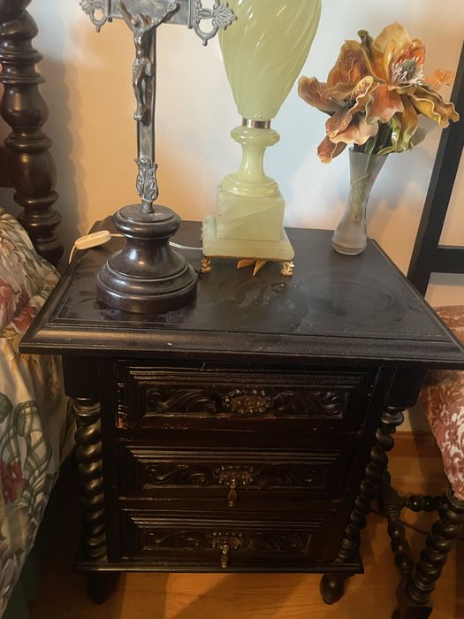 Par de Mesas de Cabeceira Pau Petro