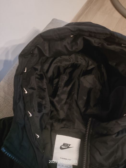 Oddam czarny płaszczyk Nike rozmiar XS
