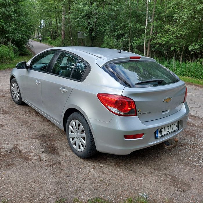Chevrolet Cruze Hatchback    1.8 + gaz