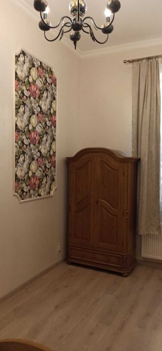 Частина вілли з окремим входом та вигодами