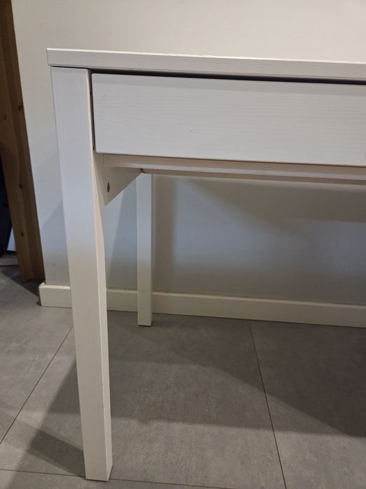 Biurko Hemnes i krzesło Ikea