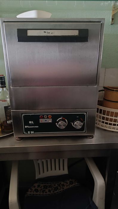 Máquina lavar louça para café