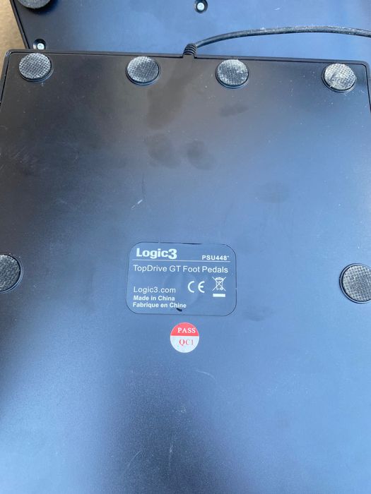 volante e pedais da Logic3 para pc e ps2