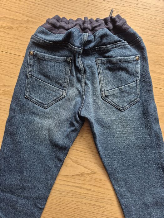 Spodnie jeans 128