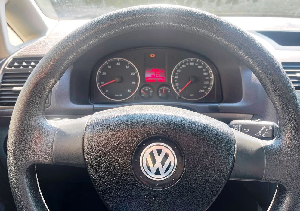 Volkswagen Touran Rezerwacja. Rezerwacja.