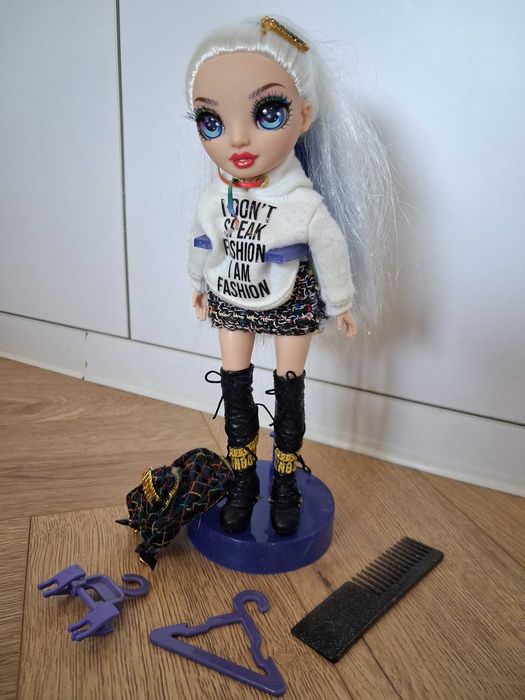 Rainbow High Junior High Amaya Raine