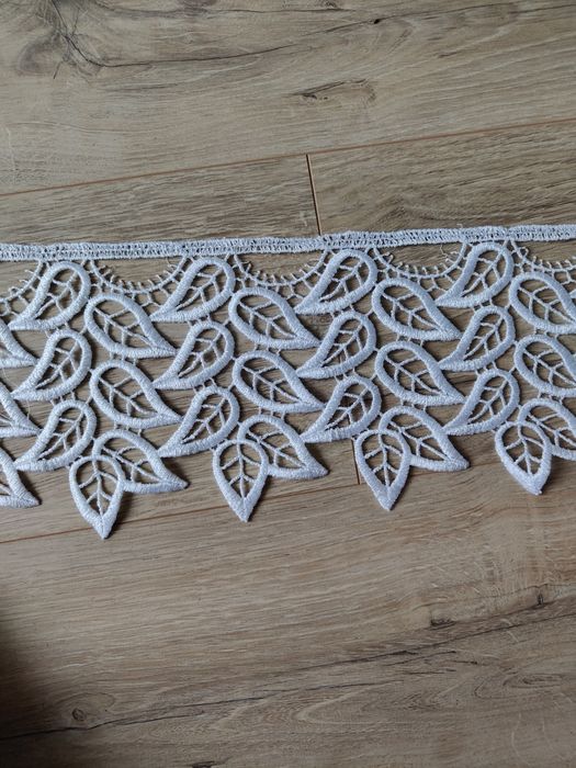 Gipiura liście biała