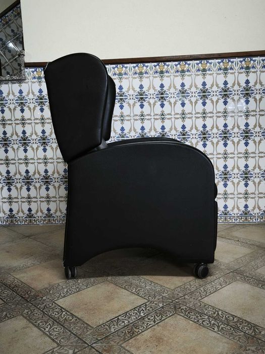 Cadeirão Reclinável Articulado com Rodas – Pele Preta (Ler Descrição)