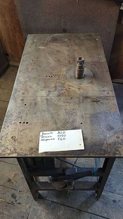 Вертикально-фрезерный станок по дереву