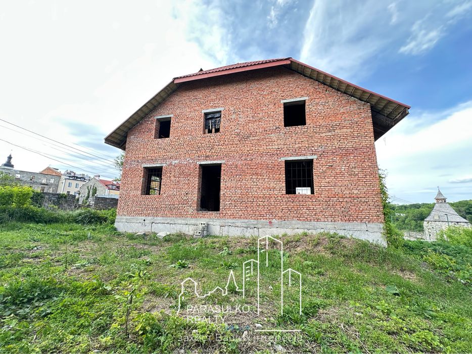 Продам просторий будинок в ексклюзивному місці!