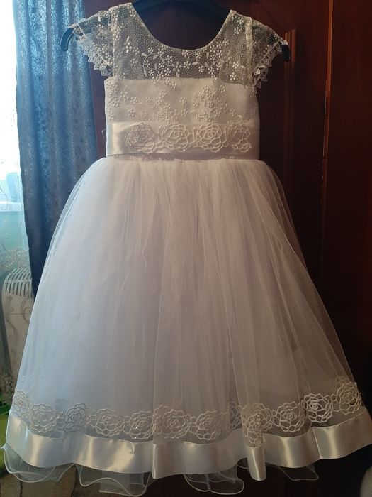 Продам нарядне біле плаття
