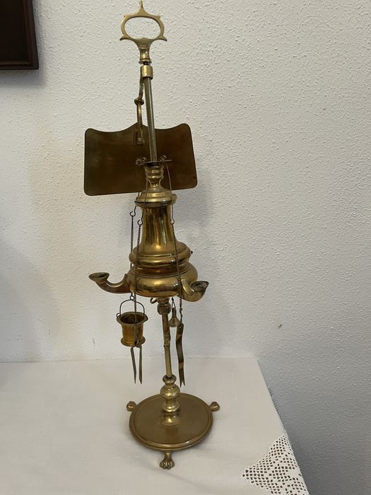 Candeeiro de cobre com mais de 100 anos