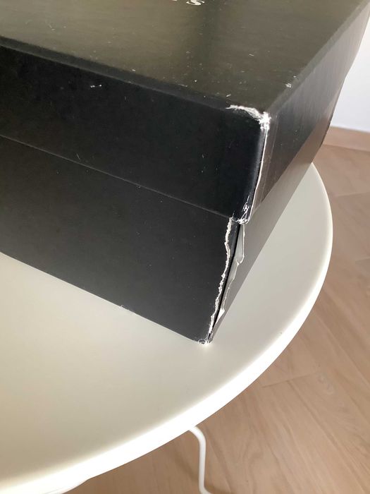 Botas em pele (preto e branco)