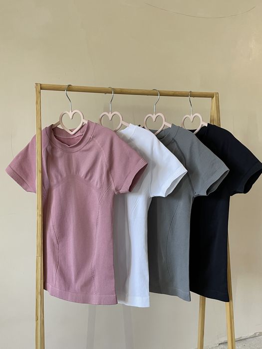 Футболка “Contour Tee”